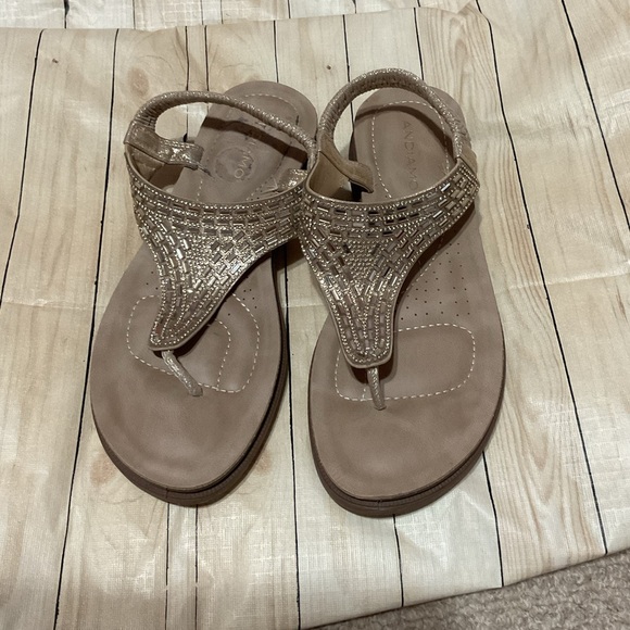 Elegant Women's Sandals in Gold by Aerosoles Size 8.5 - Picture 3 of 7